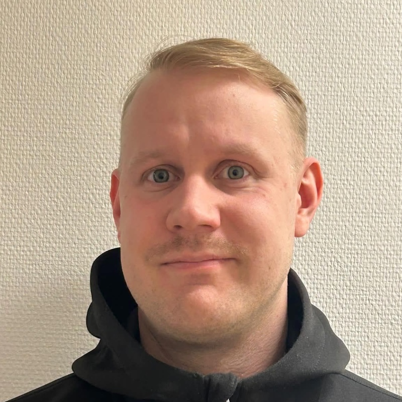 Niklas Brusila, lähihoitaja — Palveluneliö Oy