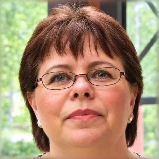 Paula Piira, lähihoitaja — Palveluneliö Oy